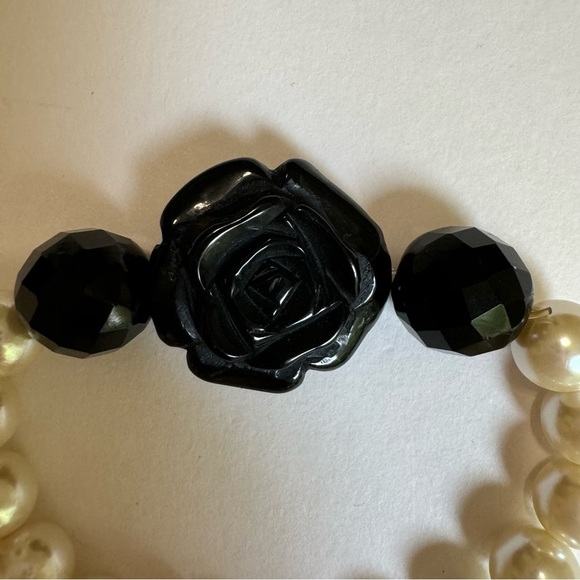 Vintage Anthropologie Black Rose Faux Pearl Stretch Statement Bracelet - Picture 13 of 14